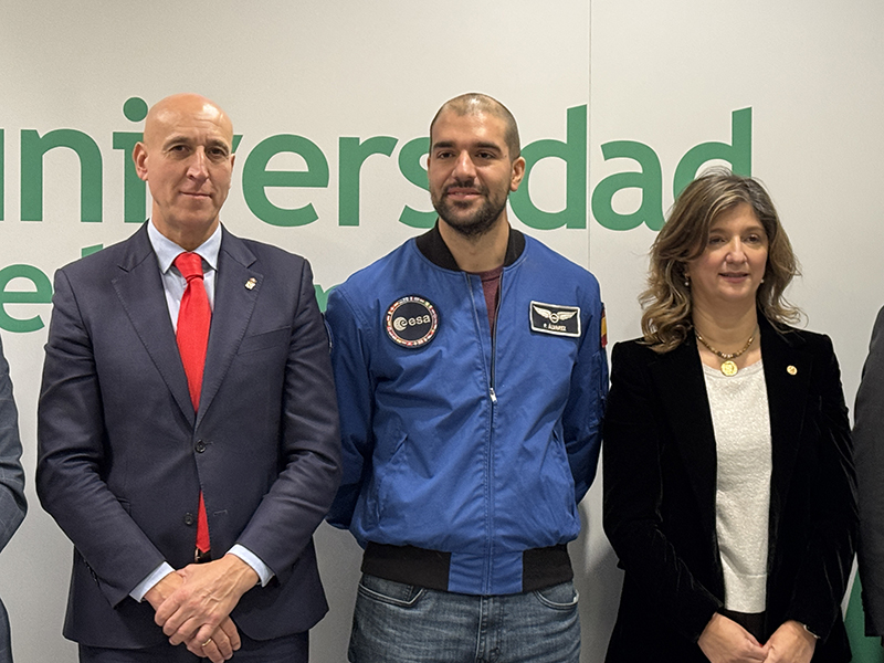 El astronauta Pablo Álvarez anima a los estudiantes a "soñar y aprovechar oportunidades"